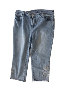 Size 2 Chicos Embroidered Perfect Stretch Girlfriend Slim Leg Capri Classic Rise - Picture 1 of 8