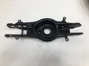 2016-2024 Chevrolet Camaro Rear Left Lower Control Arm Spring Perch OEM - Foto 1 di 8