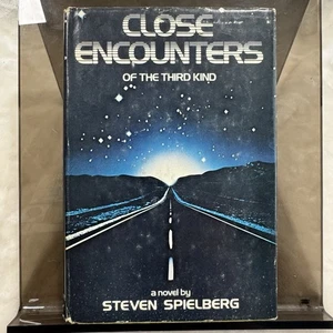 Close Encounters Of The Third Kind by Steven Spielberg Hardcover Book 1977 BCE - Foto 1 di 6