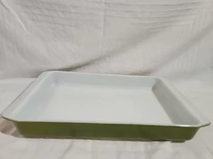 Vintage Pyrex Verde #933 13 1/2"x8 3/4x1 3/4" Avocado Green Casserole Dish SHINY - Picture 1 of 14