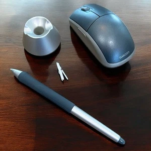 Stylo Wacom Grip ZP-501E-00A avec support souris et stylo gris pour Intuos 3 comprimés - Photo 1/7