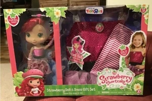 2015 Toys R' Us Fresa Pastel Corto Fresa Muñeca y Vestido Conjunto de Regalo - Imagen 1 de 3