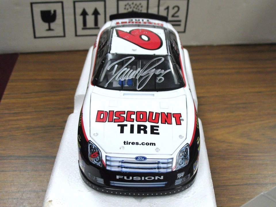 Neumático de descuento firmado David Ragan 1:24 NASCAR #6 2007 Fusion edición limitada Foto 1 de 4