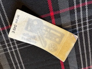 VW Golf Aufkleber 357010049e radio codiert - Bild 1 von 1