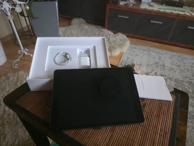 Apple iPad 8th Gen. Wi-Fi 32GB - Bild 1 von 4