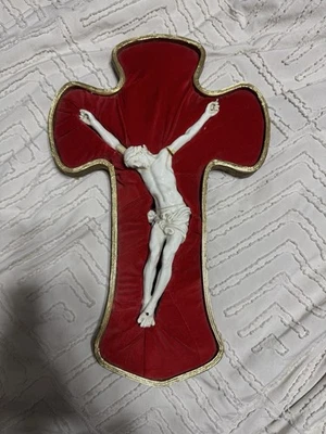 Antiguo Crucifijo de Jesús de Porcelana Patrimonial en Cruz de Terciopelo Rojo Católica 1800 Foto 1 de 4