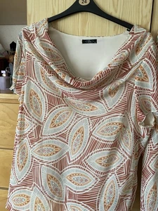British Home Store’s Ladies Skirt Suit Cream &Red Size 24 - Picture 1 of 4