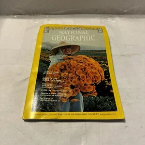 VINTAGE October 1977 National Geographic Magazine Oases of Life in Cold Abyss - Imagen 1 de 2