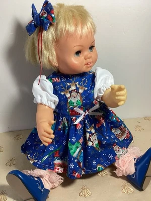 Chatty Cathy BABY 18 pulgadas. Muñeca, calcetines y zapatos no están incluidos. Traje casero Foto 1 de 4