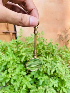 "Collectible Brass Magnifying Glass Key Ring - Vintage Style Magnifier Keychain" - Picture 1 of 4