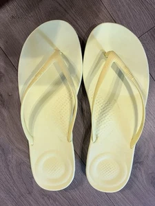 FITFLOP IQUSHION LEMON FLIP FLOPS WORN ONCE POOL HOLIDAY SUMMER UK 9 - Picture 1 of 4