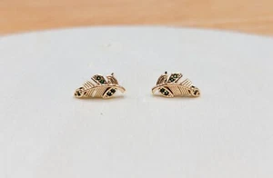 Leaf earrings, Minimalist earrings, Daily mini earrings, Tiny leaf earrings - Picture 1 of 3