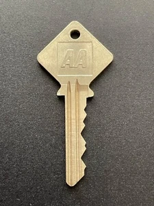 Vintage AA Key. Yale type - Picture 1 of 3