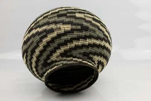 Wounaan Indian Hand Woven Classic Spiral Panama Basket - Picture 1 of 10