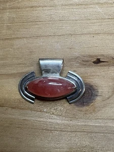 COLGANTE VINTAGE DE PLATA ESTERLINA Y PIEDRA CORNALINA DE DISEÑO - Imagen 1 de 4