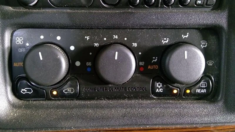 2002 Cadillac Escalade AC Heater Climate Control Temperature OEM - Image 1 of 4