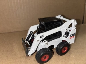 Bobcat S750 Skid-Steer Loader 1:25 Scale Diecast Model No Bucket - Picture 1 of 7