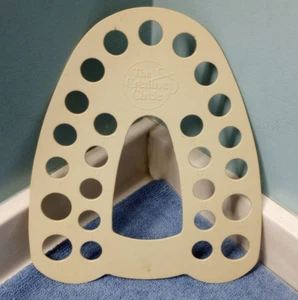 The Creative Circle Embroidery Floss Holder Yarn Thread - 25 holes - Picture 1 of 4