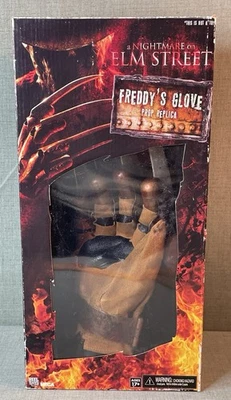 Luva NECA Nightmare on Elm Street Freddy Krueger réplica de alta qualidade - Imagem 1 de 4