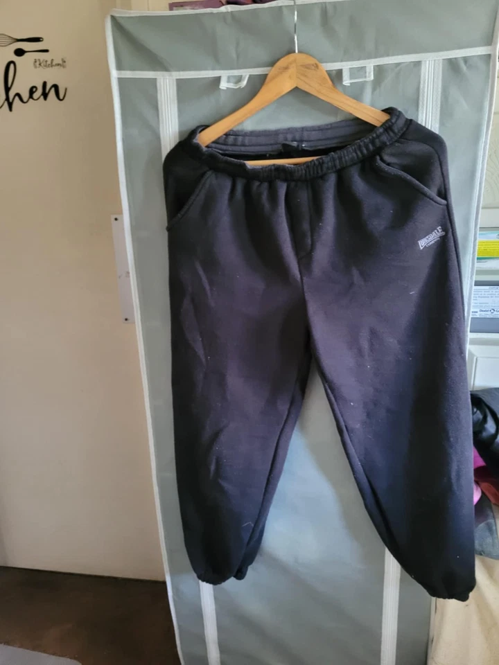 kids black lonsdale joggers age 13 years - Image 1 of 1