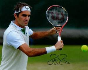 ROGER FEDERER SIGNED AUTOGRAPH 8X10 PHOTO - TENNIS LEGEND, GRAND SLAM CHAMPION - Picture 1 of 2