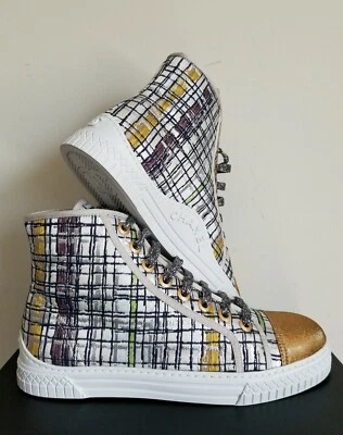 ZAPATILLAS CHANEL GLOBE TROTTER ALTAS DIVERTIDAS CON LOGOTIPO ESTAMPADO EU 39 US 8 I LOVE SHOES Foto 1 de 4