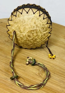 Portamonete piccolo vintage fatto a mano di colore marrone cocco e beige 3,5”x2” - Foto 1 di 7