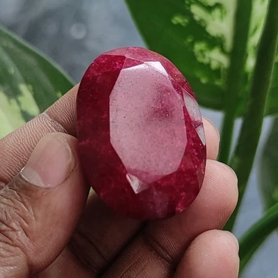 Piedra preciosa suelta natural de 132 quilates con rubí rojo africano certificado forma ovalada Foto 1 de 4
