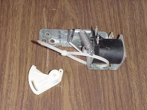 Solenoide de drenaje para lavavajillas GE WD21X10060 - Imagen 1 de 5
