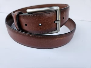 CINTURA IN PELLE MARRONE JOHNSTON e MURPHY taglia 42 fibbia tono argento - Foto 1 di 6