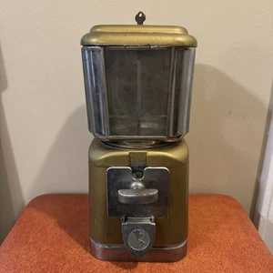 Vintage Universal Vendors of St. Louis MO. Gumball Machine 5 Cent Working W/ Key - Picture 1 of 11