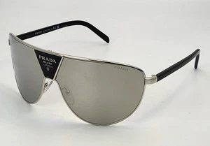Gafas de sol envolventes Prada PR 69ZS 1BC‐2B0 plateadas con escudo - Imagen 1 de 16