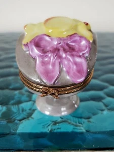 LIMOGES France TRINKET BOX HAT Box on Stand Peint Main LOVELY - Picture 1 of 9