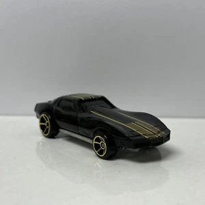 1975-1982 Chevy C3 Corvette Collectible 1/64 Scale Diecast Diorama Model - Picture 1 of 4