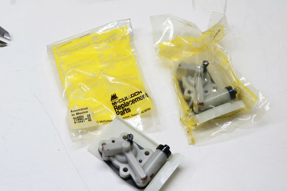 Paquete de 2 engrasadores de bomba de aceite para motosierra McCulloch Timberbear 3.5 3.7 Pro Mac 610 650 OEM Foto 1 de 4
