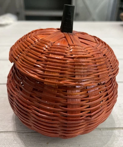 Small Pumpkin Shaped Basket Wicker With Top Lid Cover