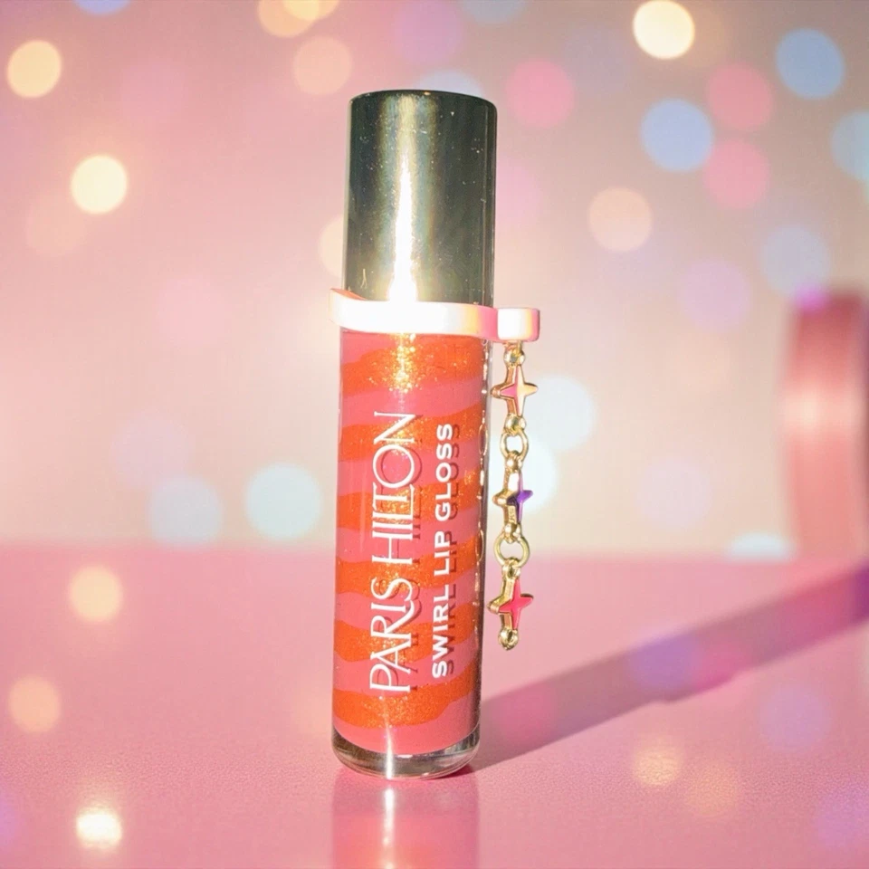 Brillo de labios Paris Hilton Swirl - Fórmula de doble tono de alto brillo con cadena de dijes Precio de venta sugerido por el fabricante de $10 Foto 1 de 1