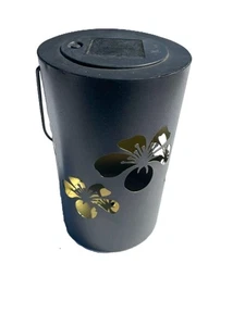 Metall Laterne schwarz mit Blumendesign & Solarlicht - Bild 1 von 3