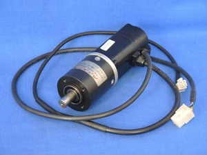 Omron R88M-UE10030V-S1 AC Servomotor with Gysin GPL 052-2S/25-1 100W 200 V 0.87A - Picture 1 of 5