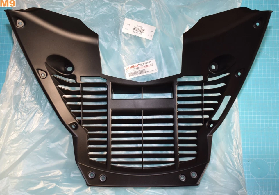 grille de radiateur d'origine YAMAHA XP 530 TMAX 2012/2016 59C-21557-00 neuf - Photo 1/1