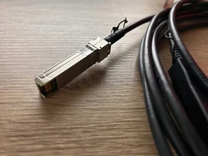 HPE FlexNetwork X240 10G SFP+ to SFP+ 3m Direct Attach Copper Cable - Photo 1/2