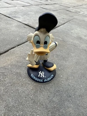 Danbury Como Nuevo New York Yankees 2002 Personajes Disney Scrooge McDuck RARO Foto 1 de 4