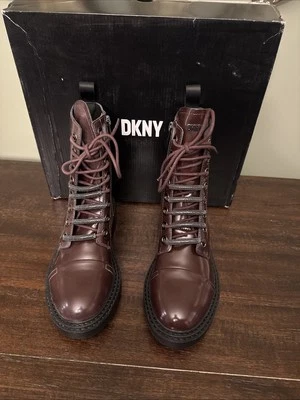 Botas DKNY tamanho 6 femininas couro bordô com cadarço salto bloco de combate NOVO - Imagem 1 de 4