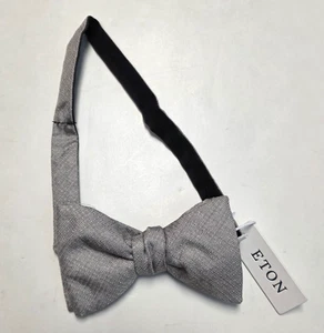 NEU Eton strukturierte Herren Fliege 100% SEIDE Made in Italy SILBER grau vorgebunden - Bild 1 von 3