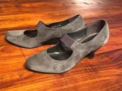 Clarks Artisan Women's Dress Shoes Suede Gray Grey Active Air Sole -  Size 10 - Image 1 of 4