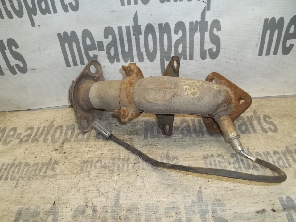 Colector de escape Kia Sephia 1998-2000 tubo en Y con orificio de sensor de oxígeno OEM Foto 1 de 4