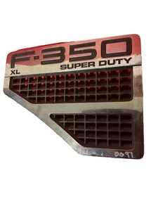 2008-2010 F350 Super Duty Left Fender Emblem W/Vents  - Bild 1 von 2