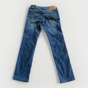 NWT True Religion Jeans Boys Size 7 Geno Relaxed Slim Medium Wash Blue 24x22 - Picture 1 of 10