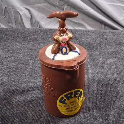 Винтажный пластиковый кувшин Nestle Quick Nesquik с коричневым шоколадом молоком кроликом 24 унции - Изображение 1 из 4