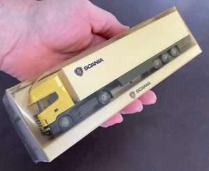 1996 HO/1:87 WIKING Scania Semi 54663 Topline Suitcase Saddle, Light Zinc Yellow - Picture 1 of 23